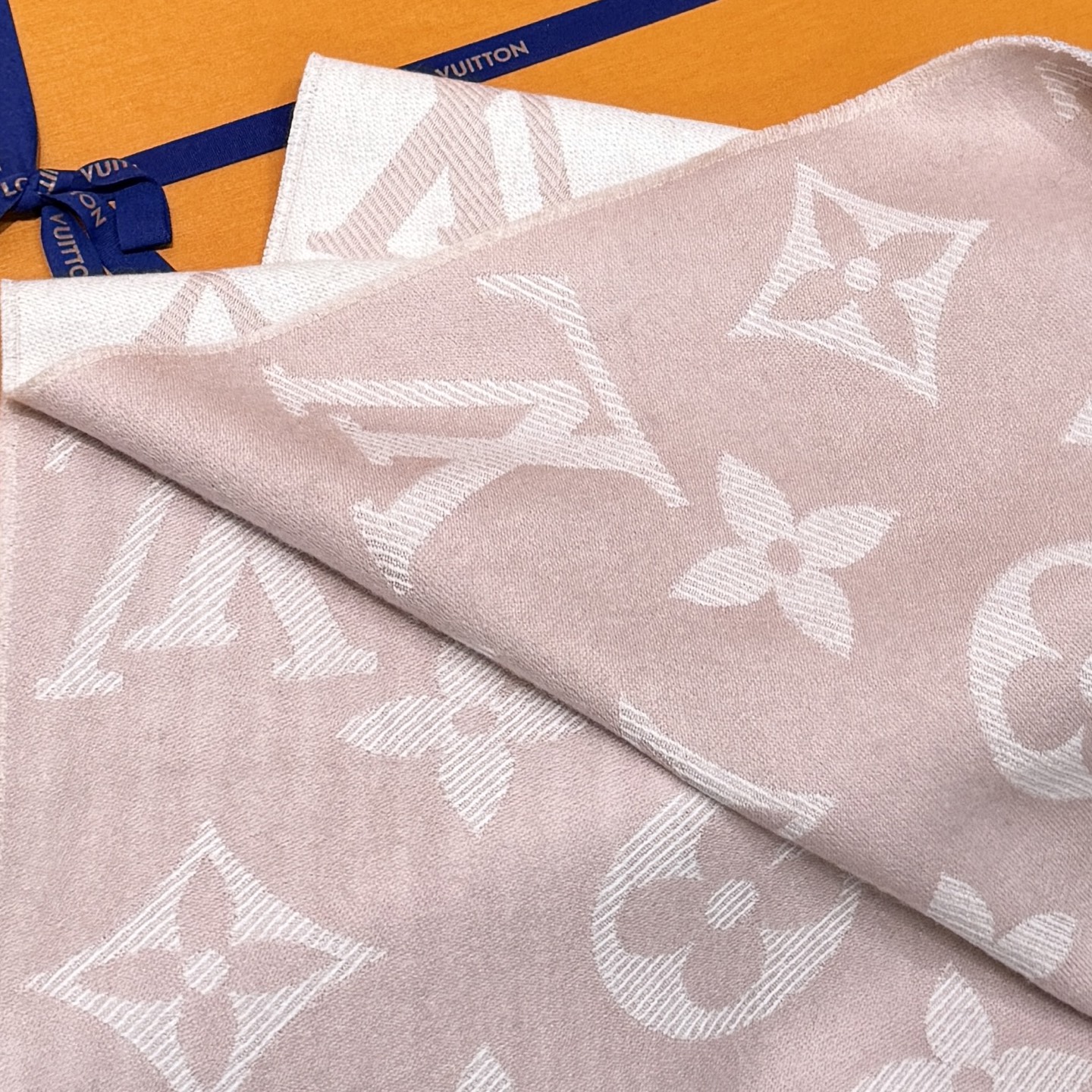 LOUIS VUITTON Женский шарф Monogram LOUIS VUITTON Женский шарф Monogram