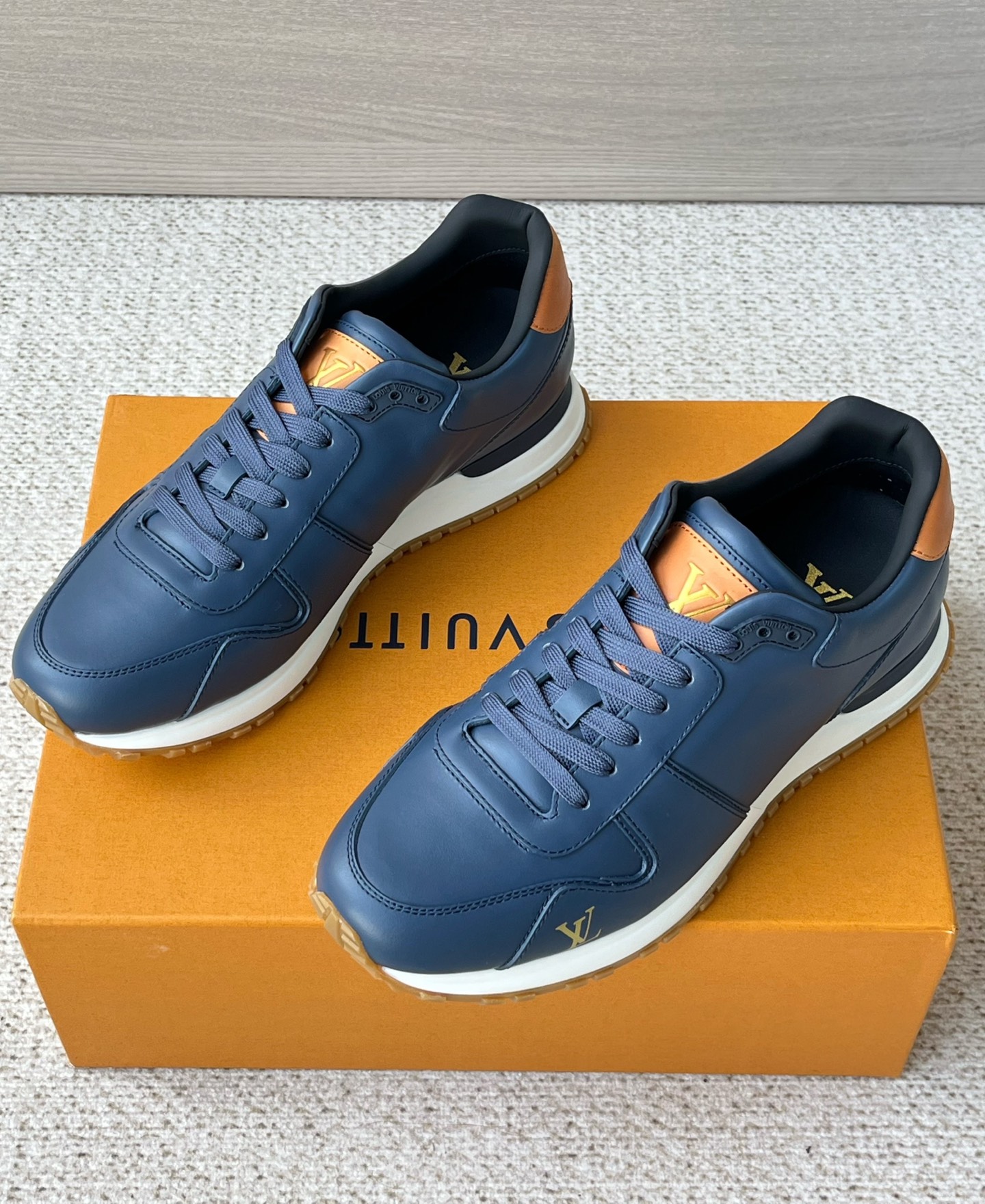 LOUIS VUITTON Мужские кроссовки из телячьей кожи 