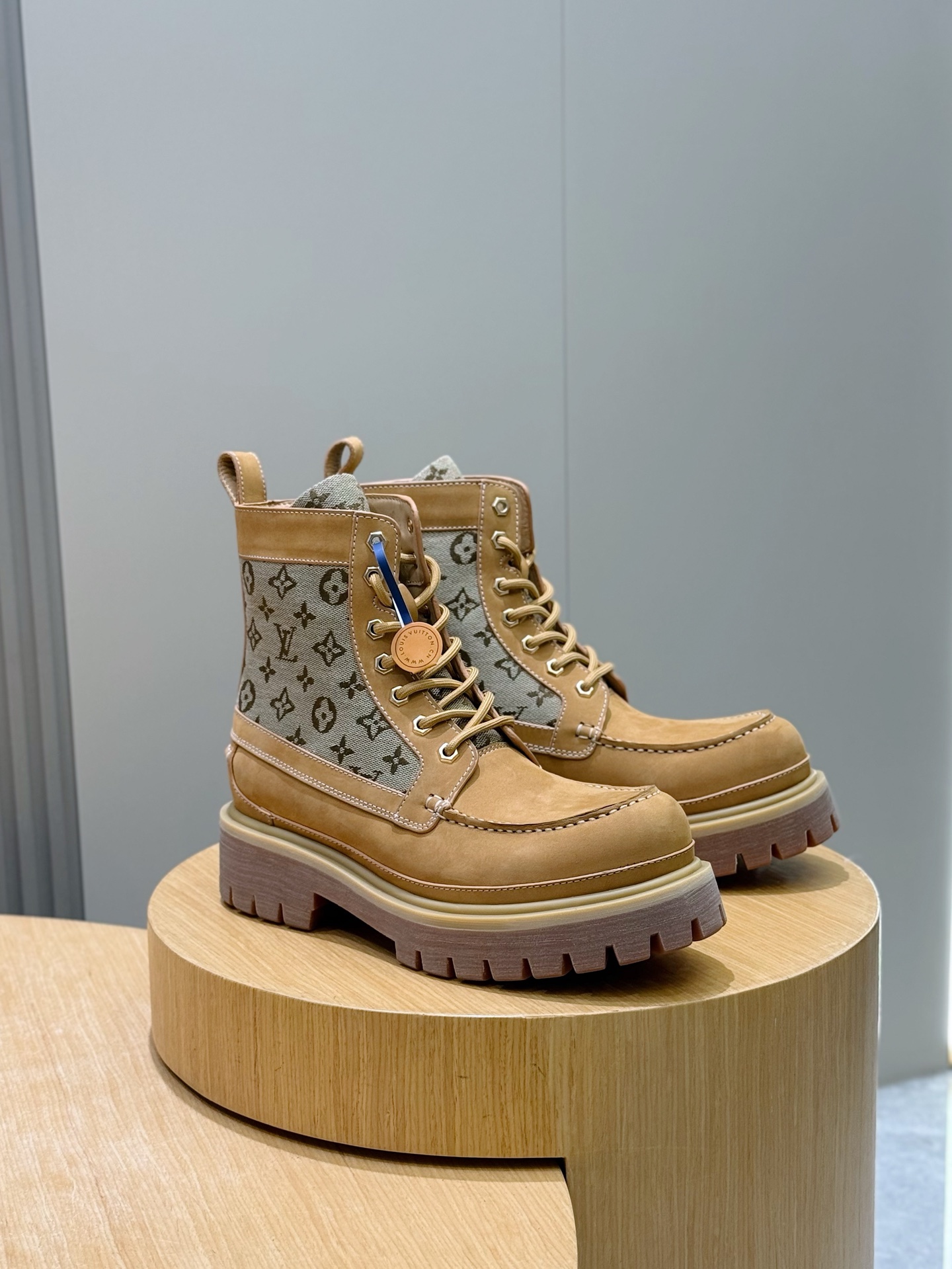 LOUIS VUITTON Мужские ботинки  LOUIS VUITTON Мужские ботинки