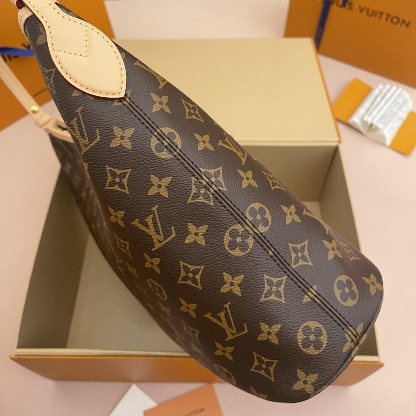 LOUIS VUITTON Женская Сумка Lineup M27335 LOUIS VUITTON Женская Сумка Lineup M27335