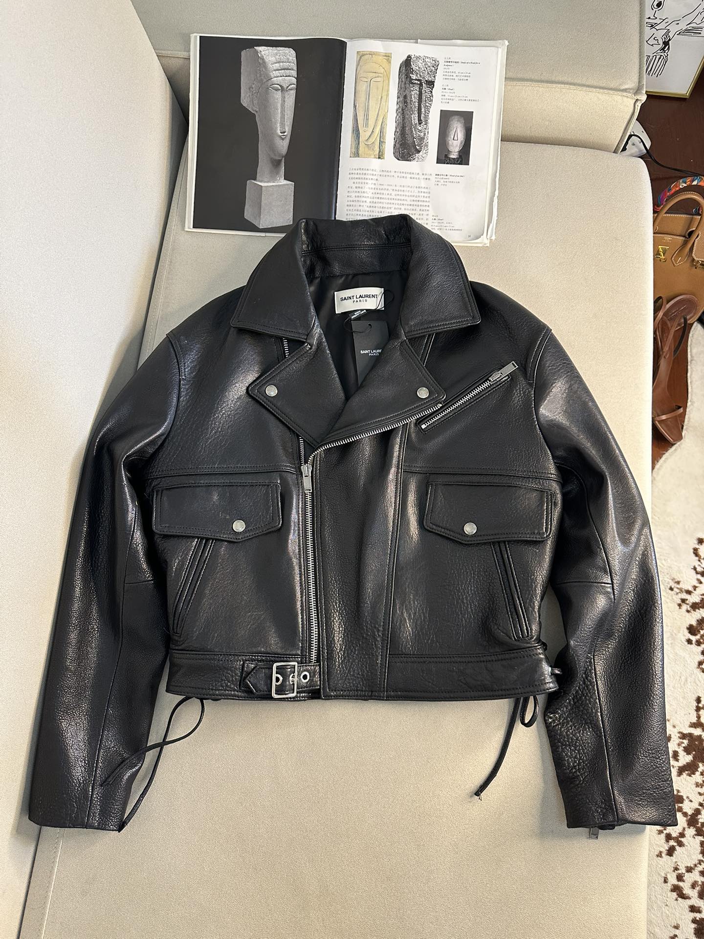 SAINT LAURENT Женская кожаная куртка классического кроя SAINT LAURENT Женская кожаная куртка классического кроя