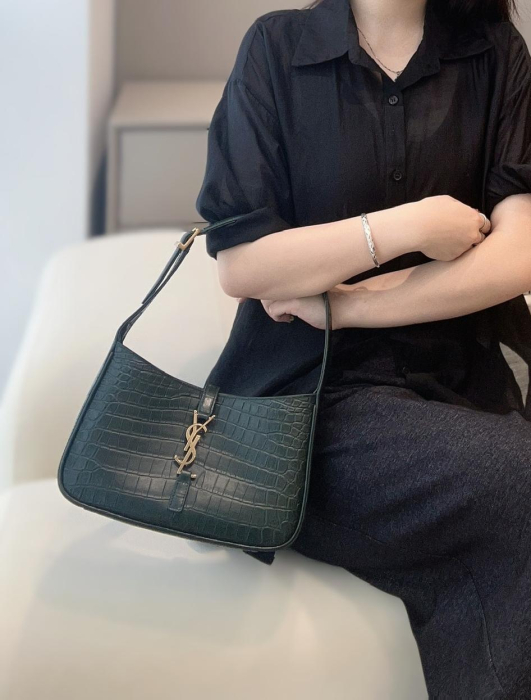 SAINT LAURENT Женская Сумка Le 5 A 7 Hobo под крокодила