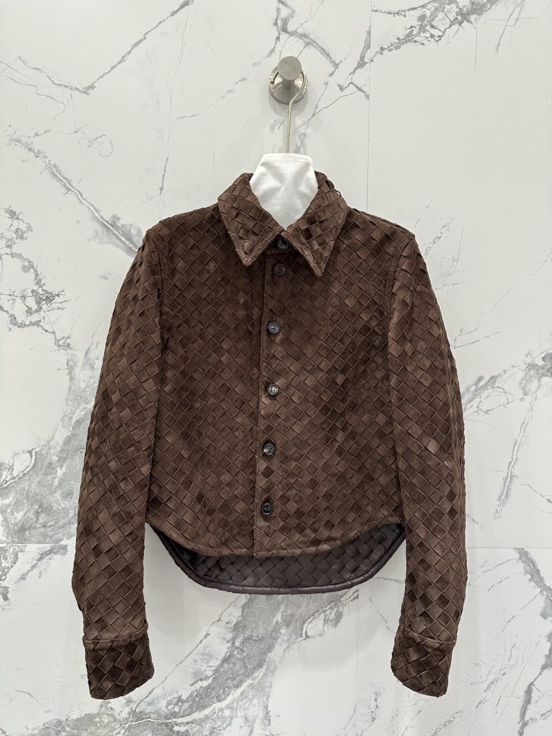 BOTTEGA VENETA Женская кожаная куртка шоколадно-коричневого цвета BOTTEGA VENETA Женская кожаная куртка шоколадно-коричневого цвета