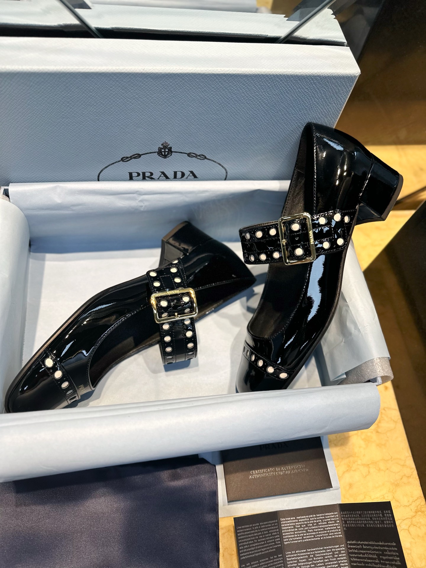 PRADA Женские туфли из лакированной кожи PRADA Женские туфли из лакированной кожи