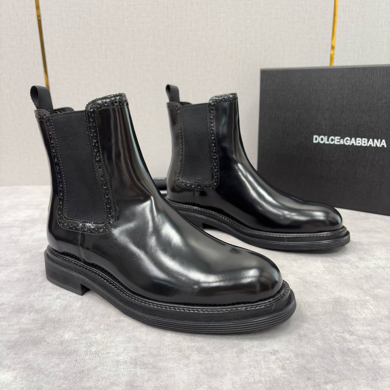 DOLCE & GABBANA Мужские ботинки из телячьей кожи  DOLCE & GABBANA Мужские ботинки из телячьей кожи