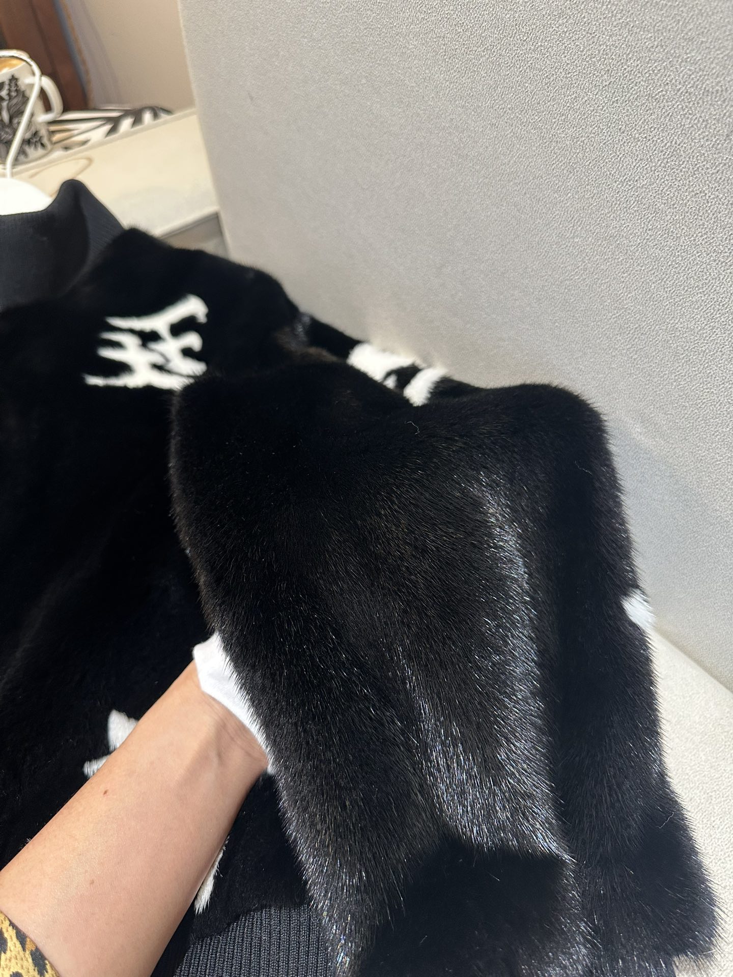 FENDI Женская шуба из норки FENDI Женская шуба из норки