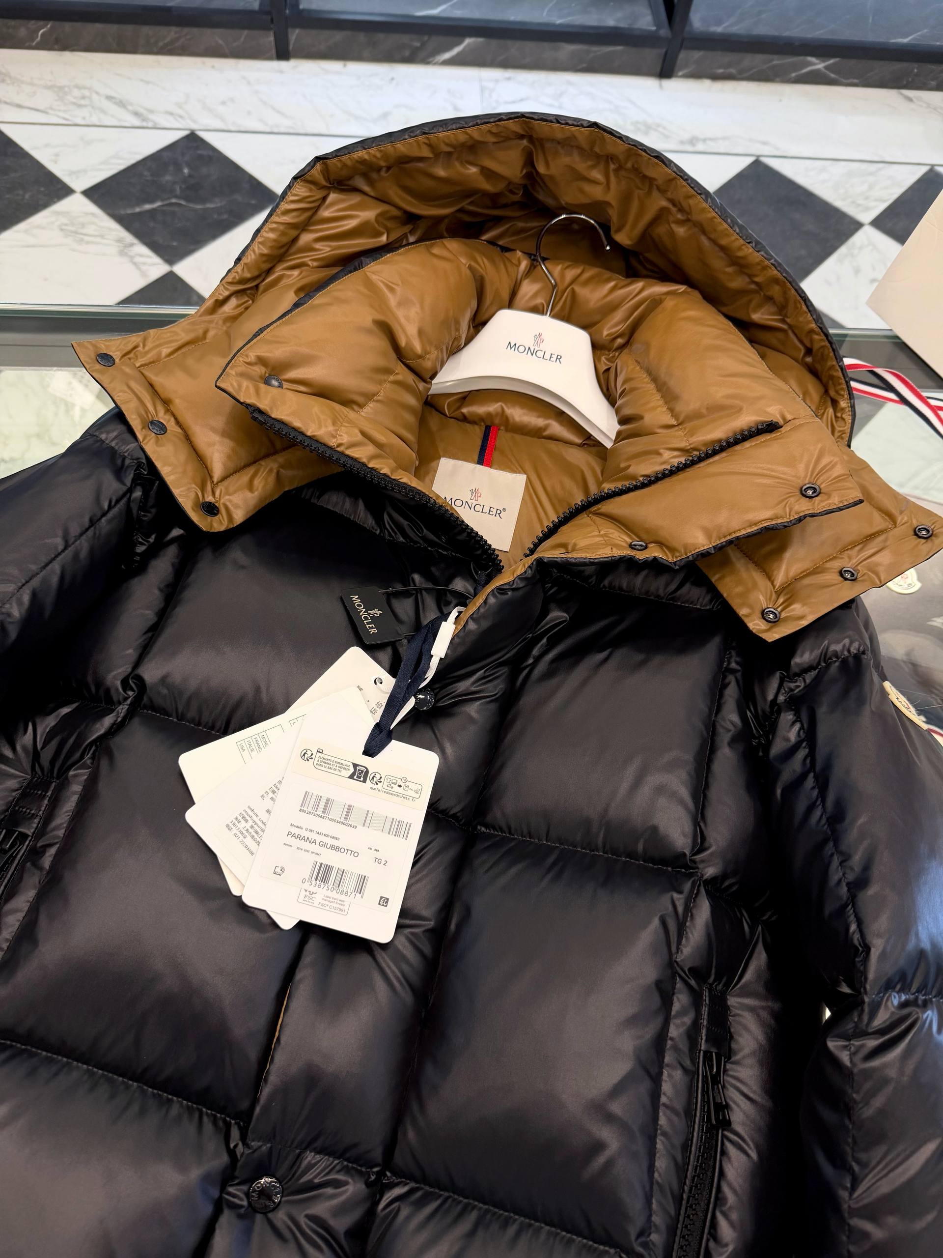 MONCLER Мужской утеплённый пуховик MONCLER Мужской утеплённый пуховик