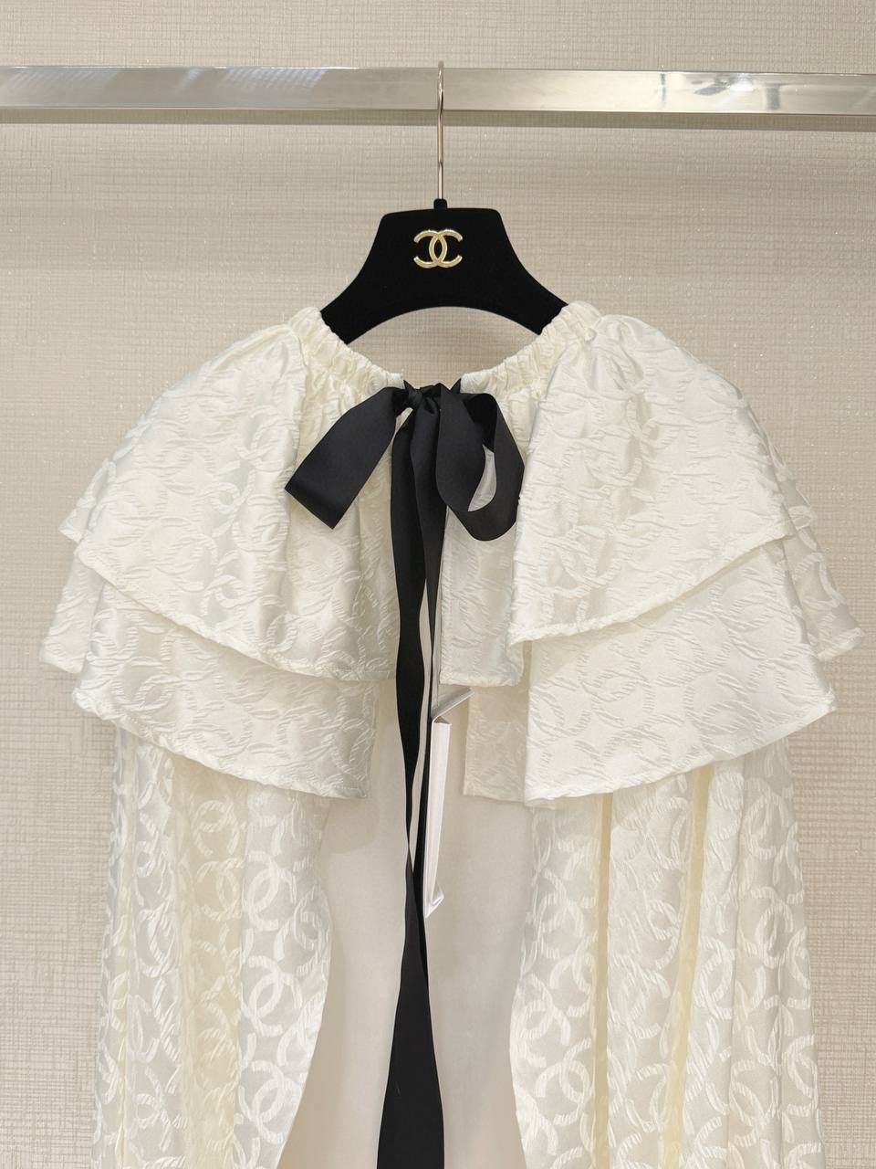 CHANEL Женская шёлковая блузка CHANEL Женская шёлковая блузка