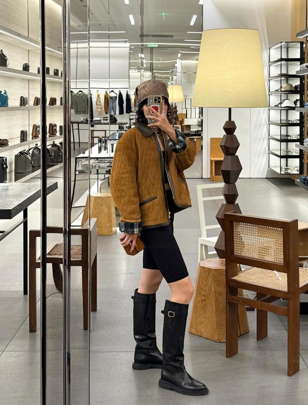 CELINE Женская кожаная куртка CELINE Женская кожаная куртка