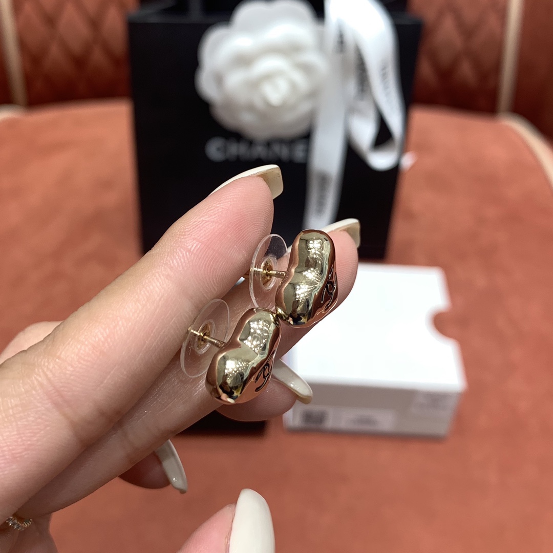 CHANEL Женские серьги CHANEL Женские серьги