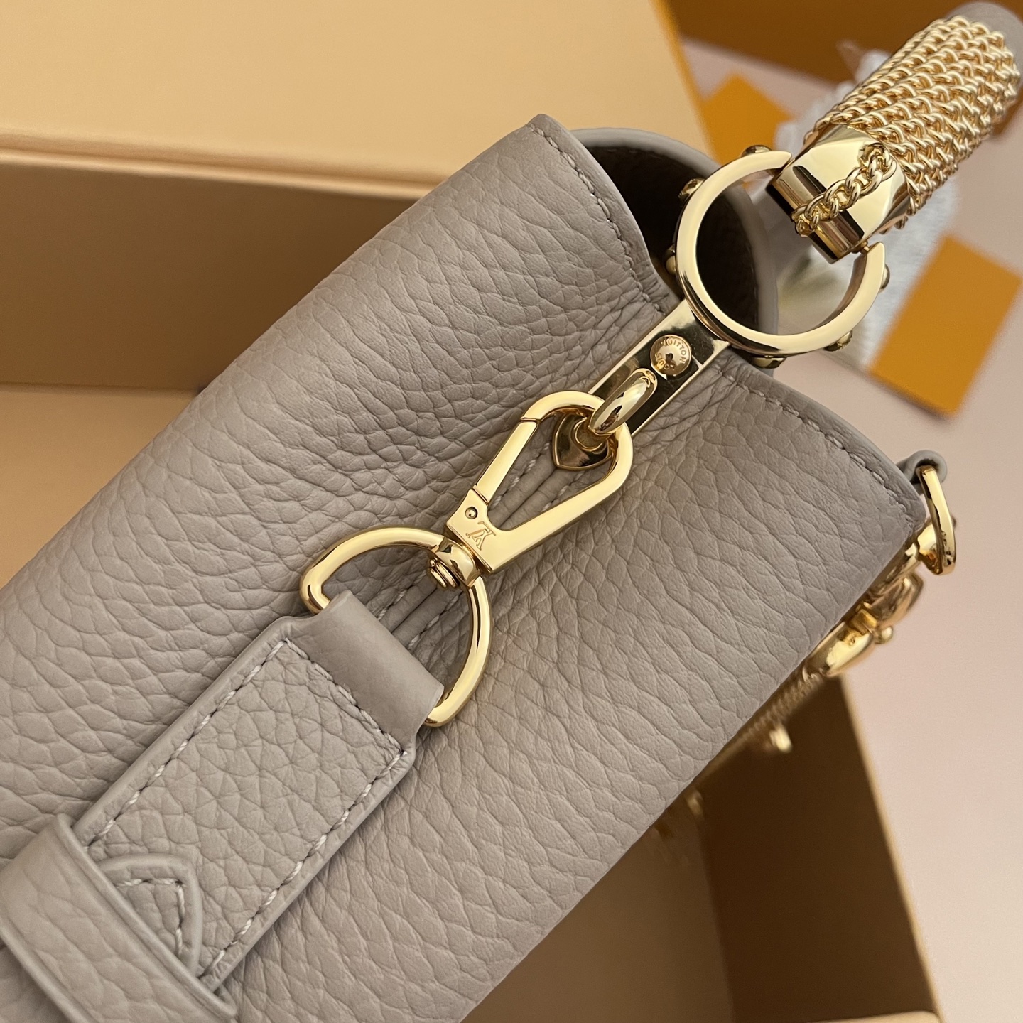 LOUIS VUITTON Женская Сумка Capucines