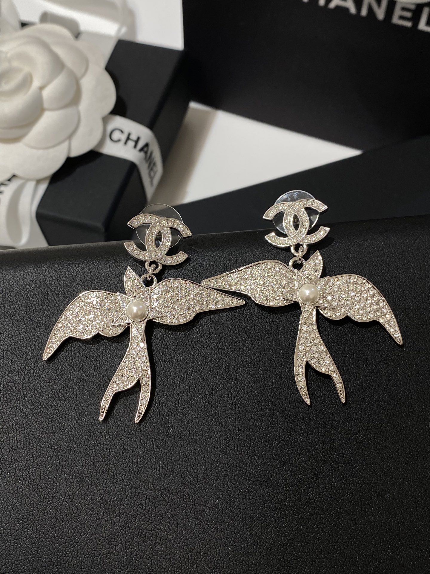 CHANEL Женские серьги-птицы 24S CHANEL Женские серьги-птицы 24S