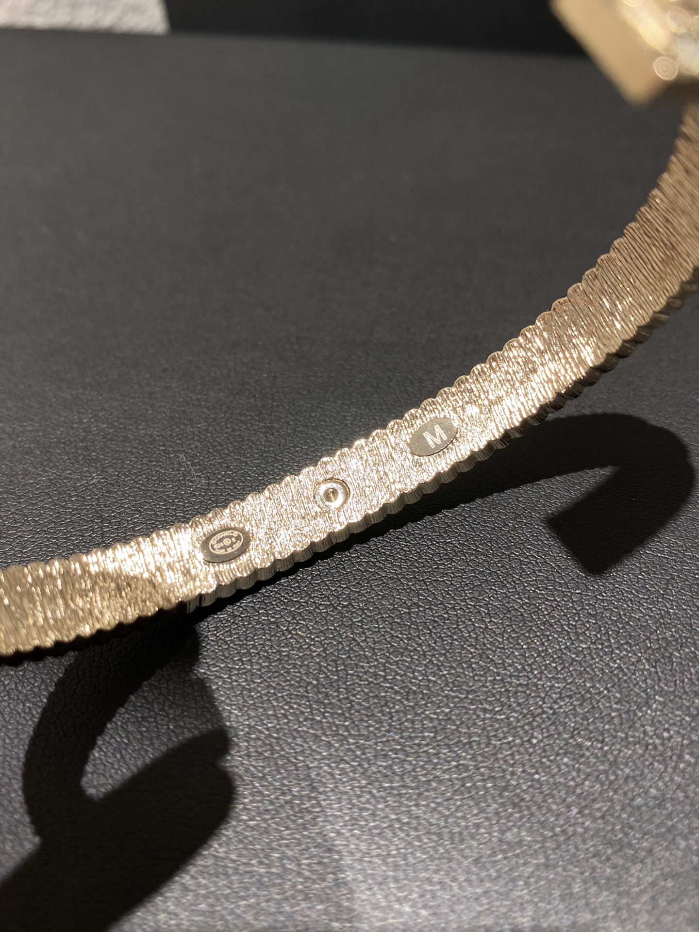 CHANEL Женский литой браслет CHANEL Женский литой браслет