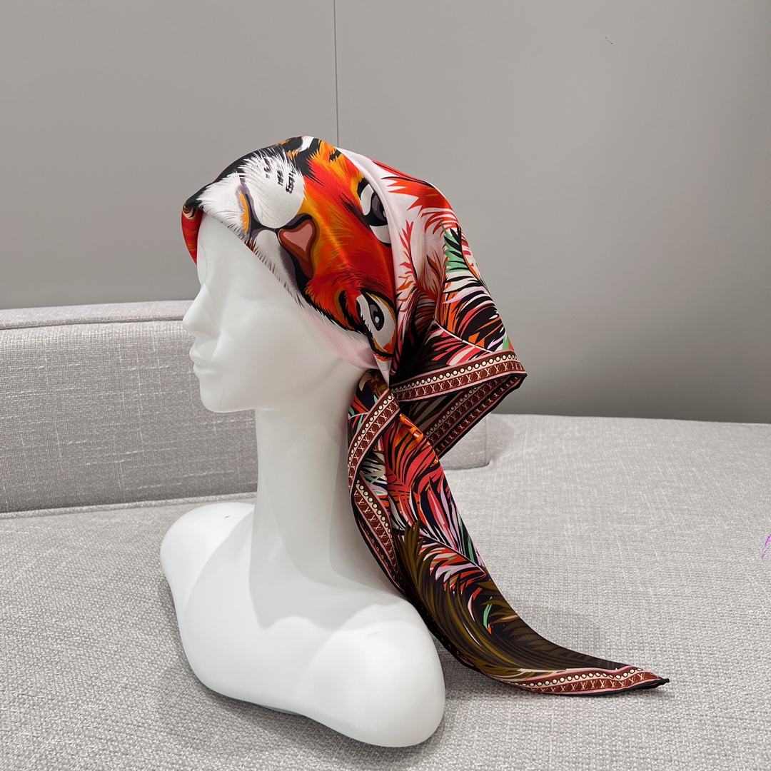 LOUIS VUITTON Женский платок из шёлка Precious Tiger LOUIS VUITTON Женский платок из шёлка Precious Tiger