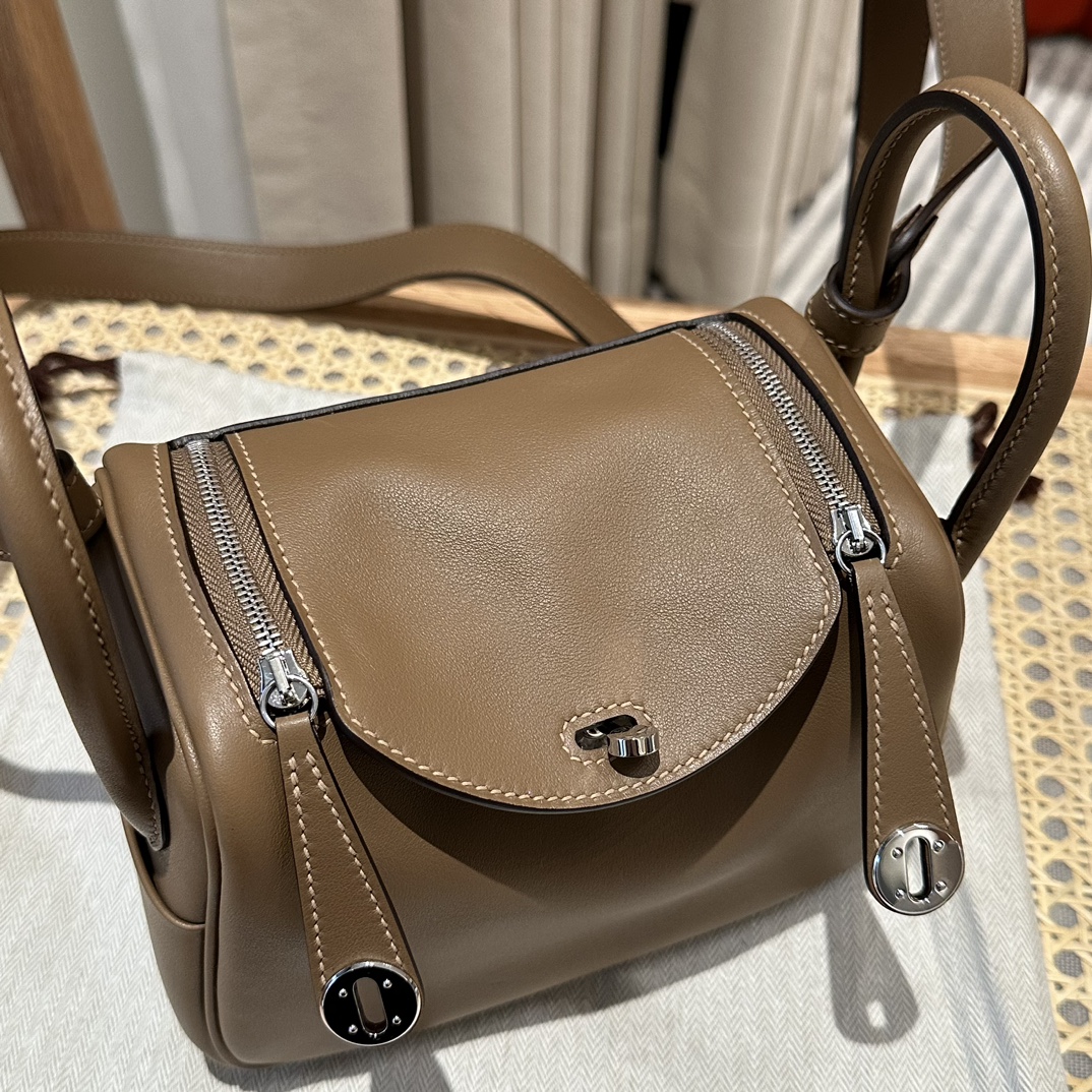 HERMES Женская сумка Lindy 19 см D0 Swift HERMES Женская сумка Lindy 19 см D0 Swift