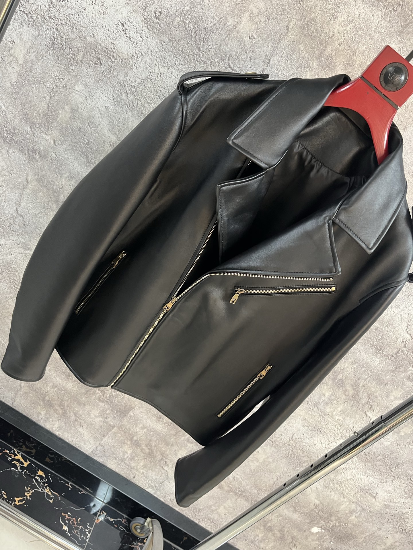 LOUIS VUITTON Мужская кожаная куртка LOUIS VUITTON Мужская кожаная куртка