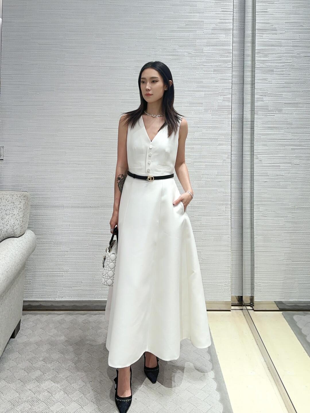 CHRISTIAN DIOR Женское платье CHRISTIAN DIOR Женское платье