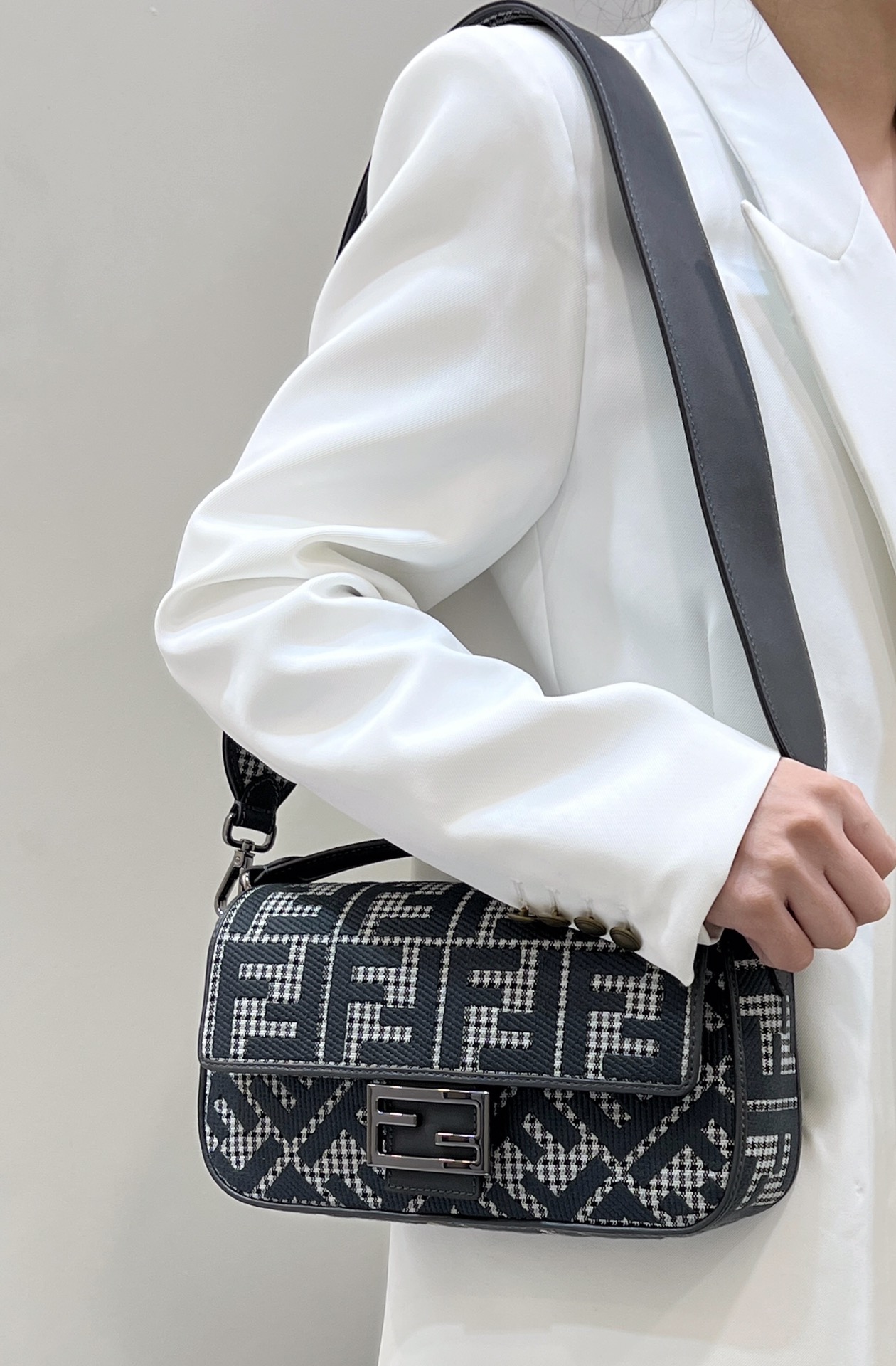 FENDI Женская жаккардовая сумка Baguette 