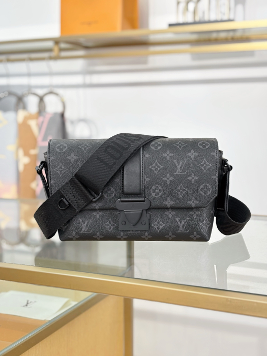 LOUIS VUITTON Мужская сумка S-Cape Messenger М46794