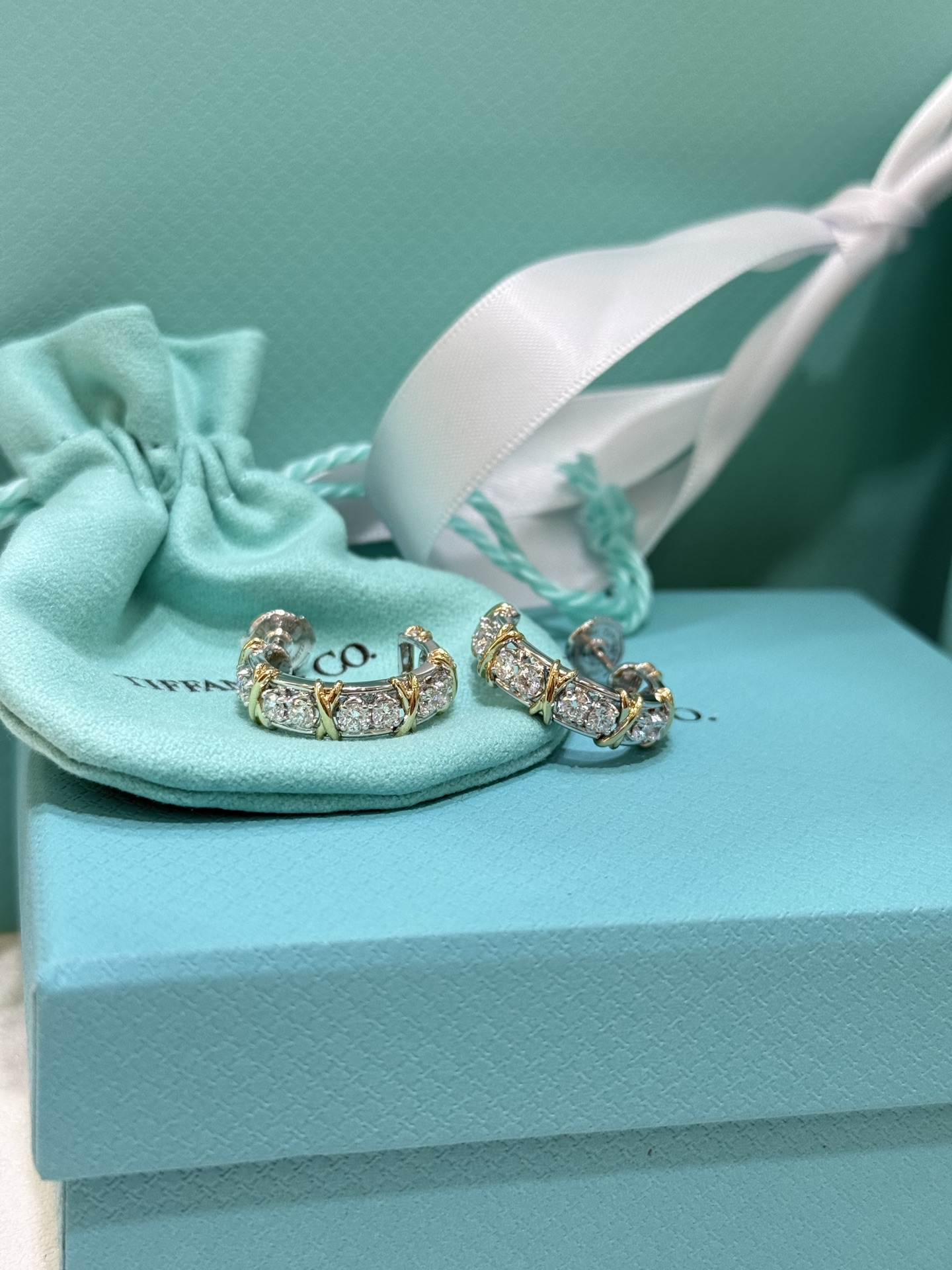 TIFFANY Серьги Sixteen Stone белое и желтое золото с бриллиантами TIFFANY Серьги Sixteen Stone белое и желтое золото с бриллиантами