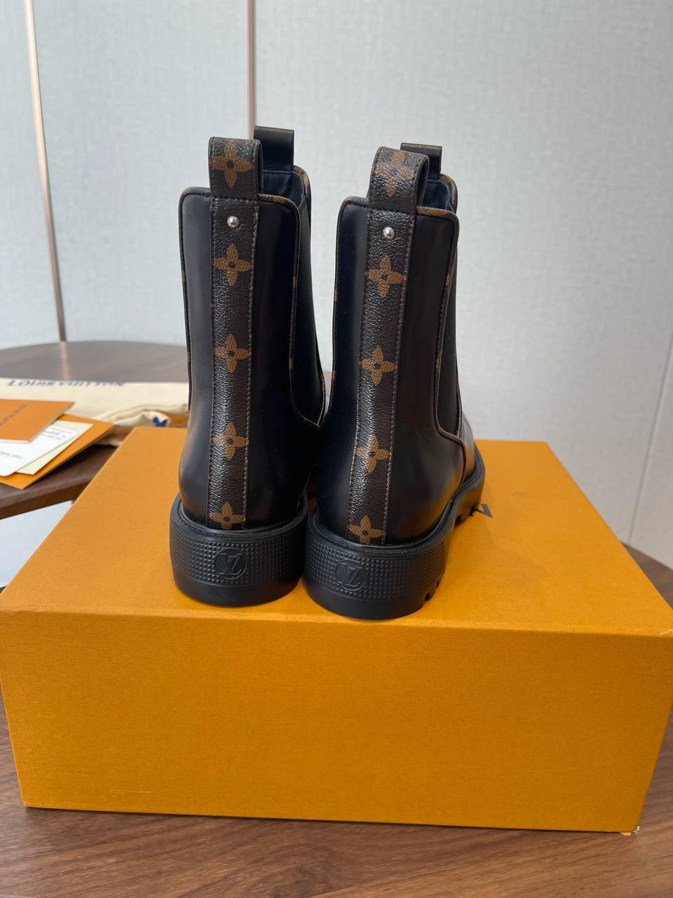 LOUIS VUITTON Женские ботинки LOUIS VUITTON Женские ботинки