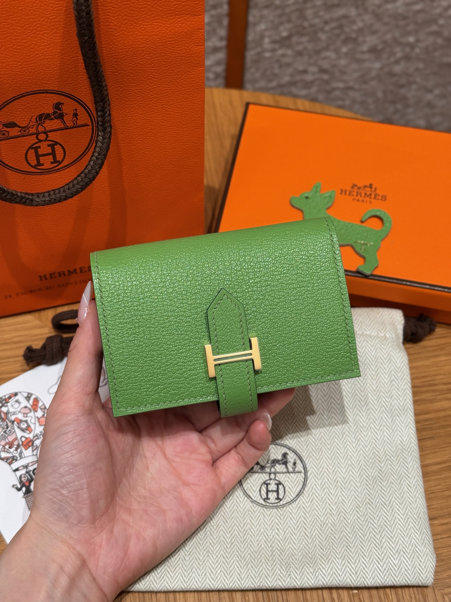 HERMES Кошелёк Bearn 10 см 3i/Vert Criquent Chèvre HERMES Кошелёк Bearn 10 см 3i/Vert Criquent Chèvre
