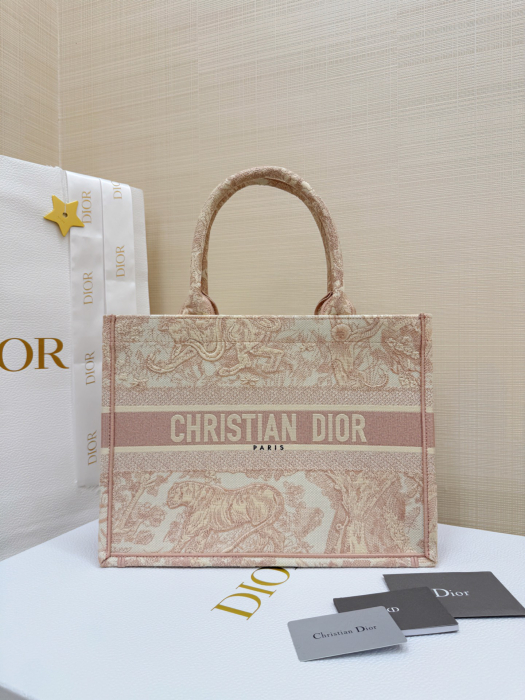 CHRISTIAN DIOR Женская сумка Dior Book Tote, модель среднего формата