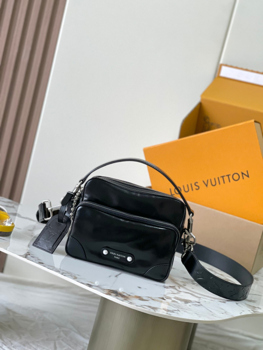 LOUIS VUITTON Мужская сумка Nil M13987