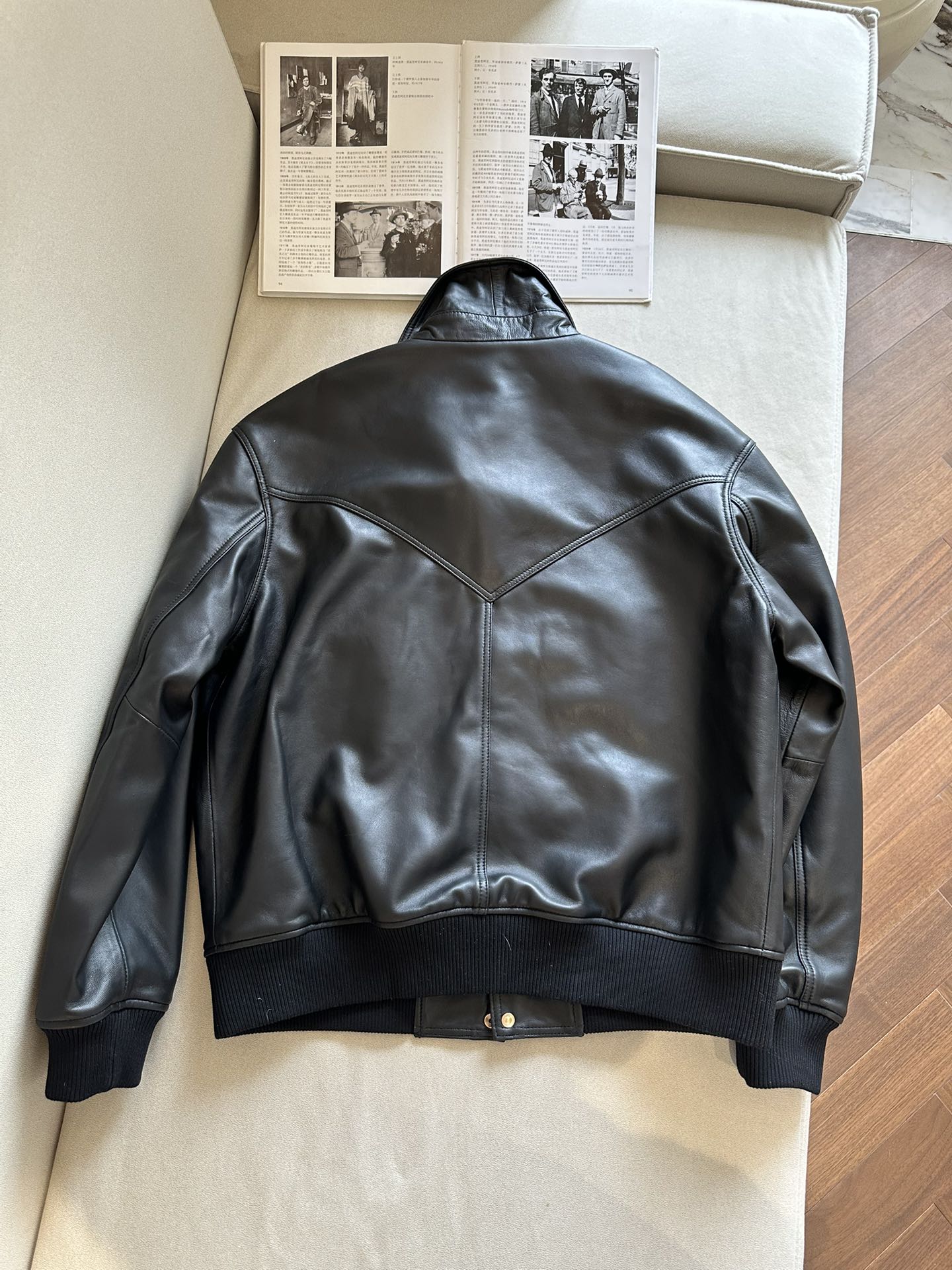 CELINE Женская кожаная куртка CELINE Женская кожаная куртка