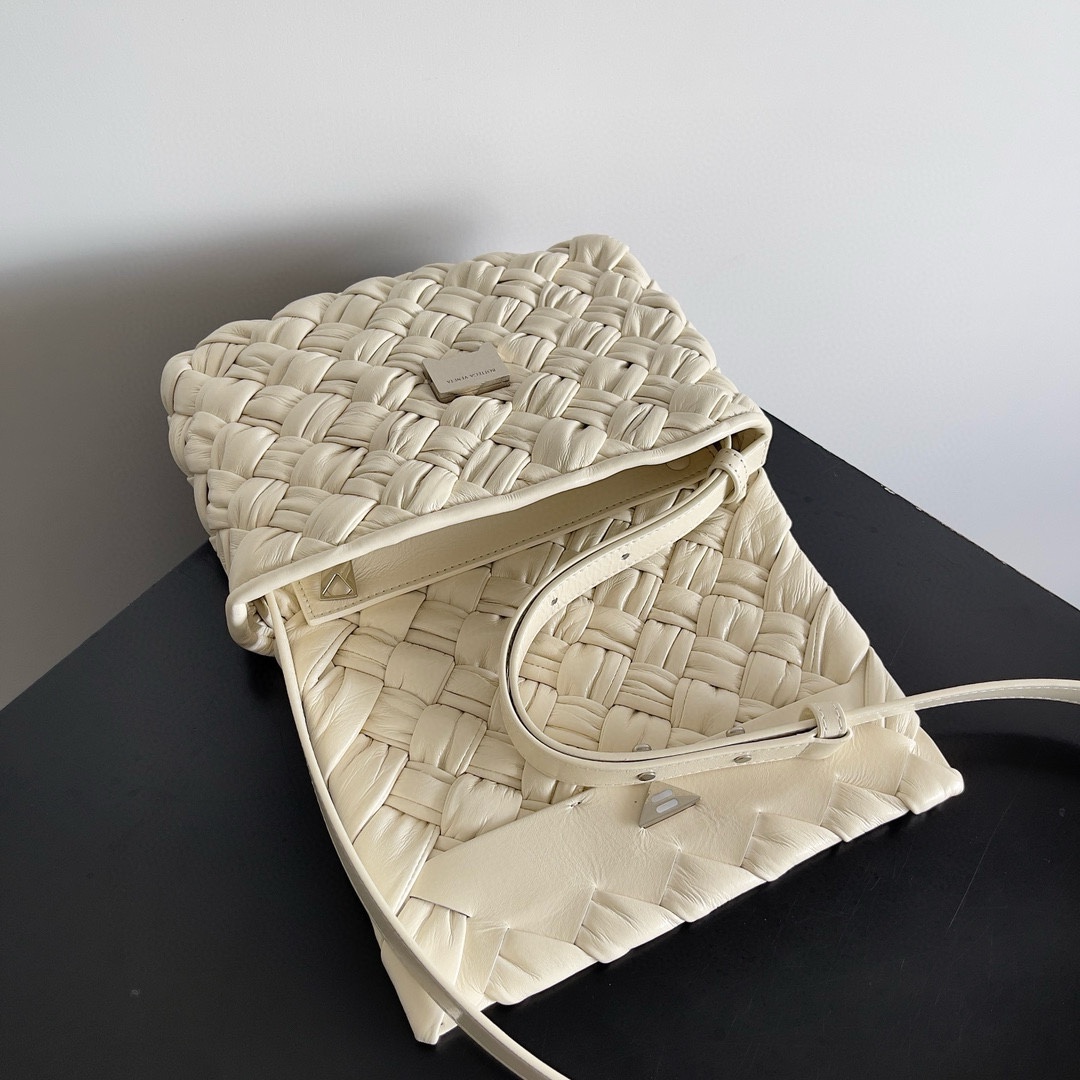 BOTTEGA VENETA Сумка Rumple Messenger кожа Small BOTTEGA VENETA Сумка Rumple Messenger кожа Small