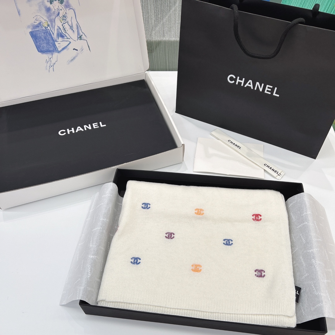 CHANEL Женский шарф из кашемира и шелка CHANEL Женский шарф из кашемира и шелка