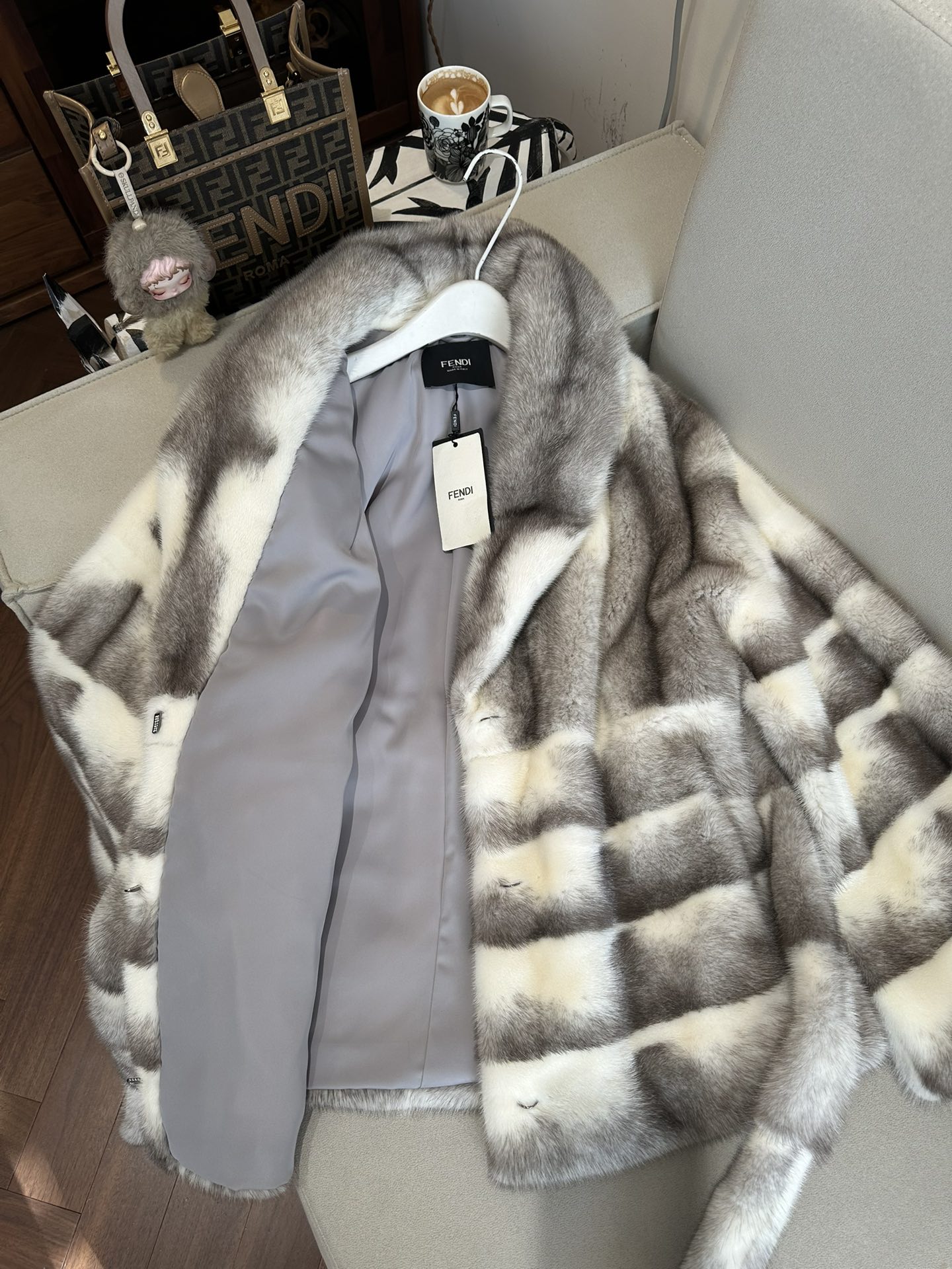 FENDI Женская шуба из норки FENDI Женская шуба из норки