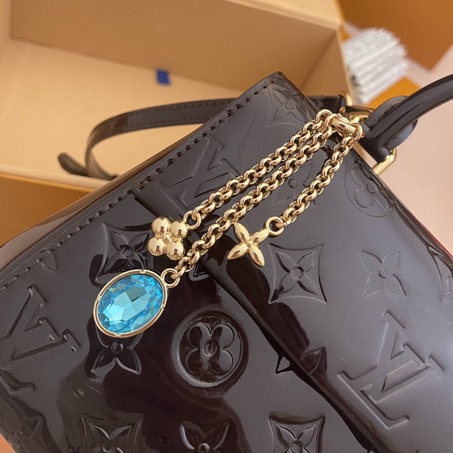 LOUIS VUITTON Женская сумка Cluny mini M27173 LOUIS VUITTON Женская сумка Cluny mini M27173