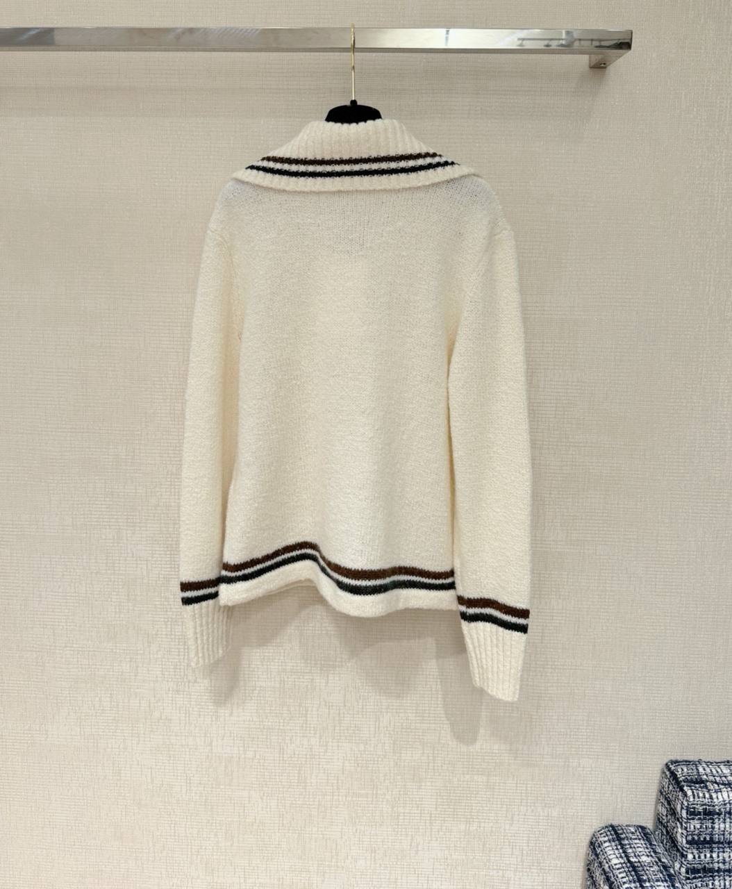 CHANEL Женский пуловер из кашемира CHANEL Женский пуловер из кашемира