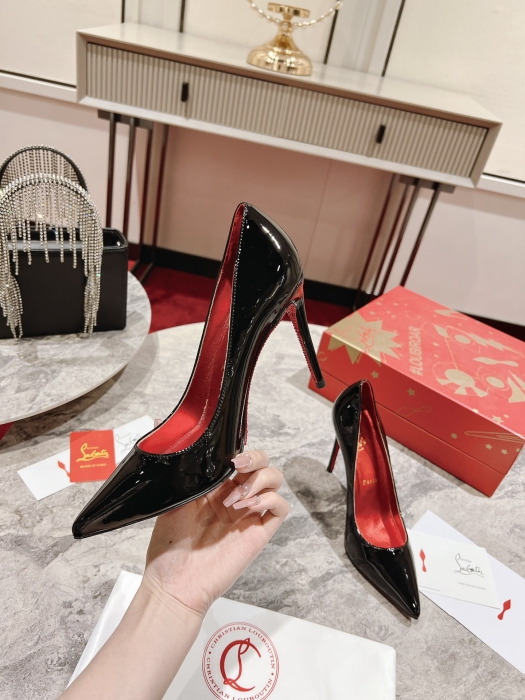 CHRISTIAN LOUBOUTIN Женские туфли