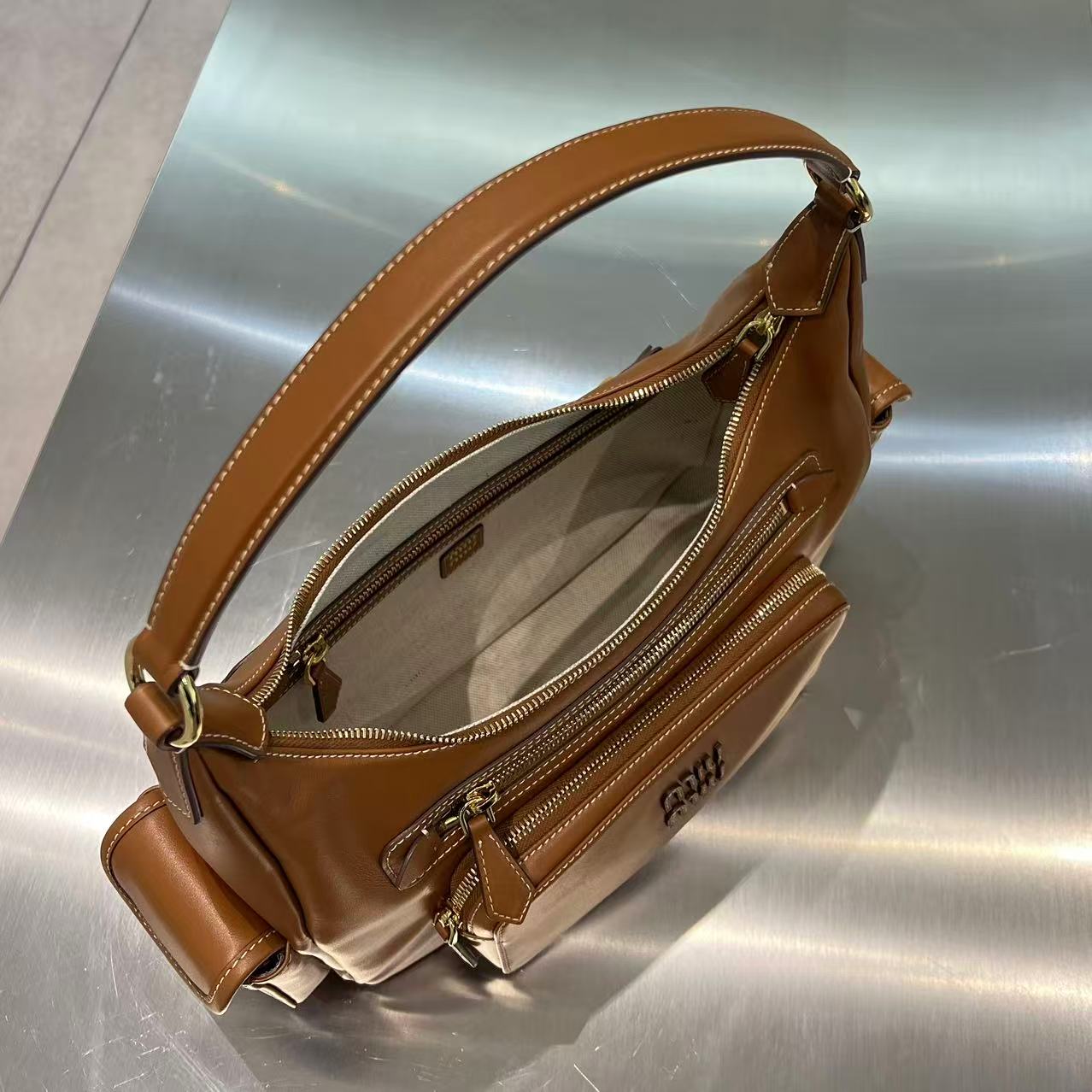 MIU MIU Женская сумка Nappa Leather Pocket MIU MIU Женская сумка Nappa Leather Pocket