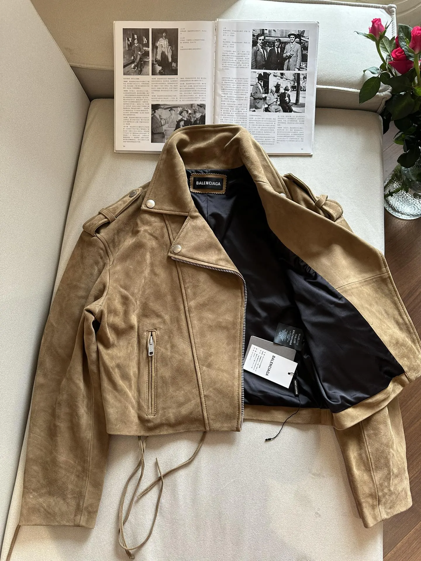 BALENCIAGA Женская куртка из замши BALENCIAGA Женская куртка из замши