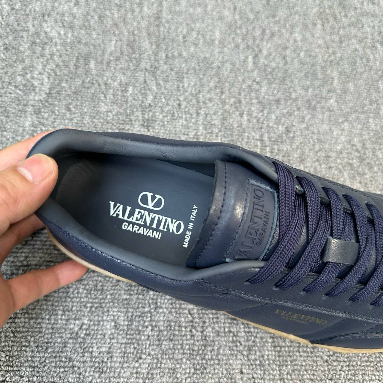 VALENTINO Мужские кроссовки из телячьей кожи 