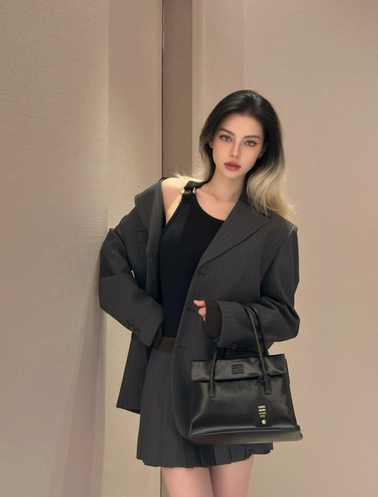 MIU MIU Женский пиджак из шерсти MIU MIU Женский пиджак из шерсти