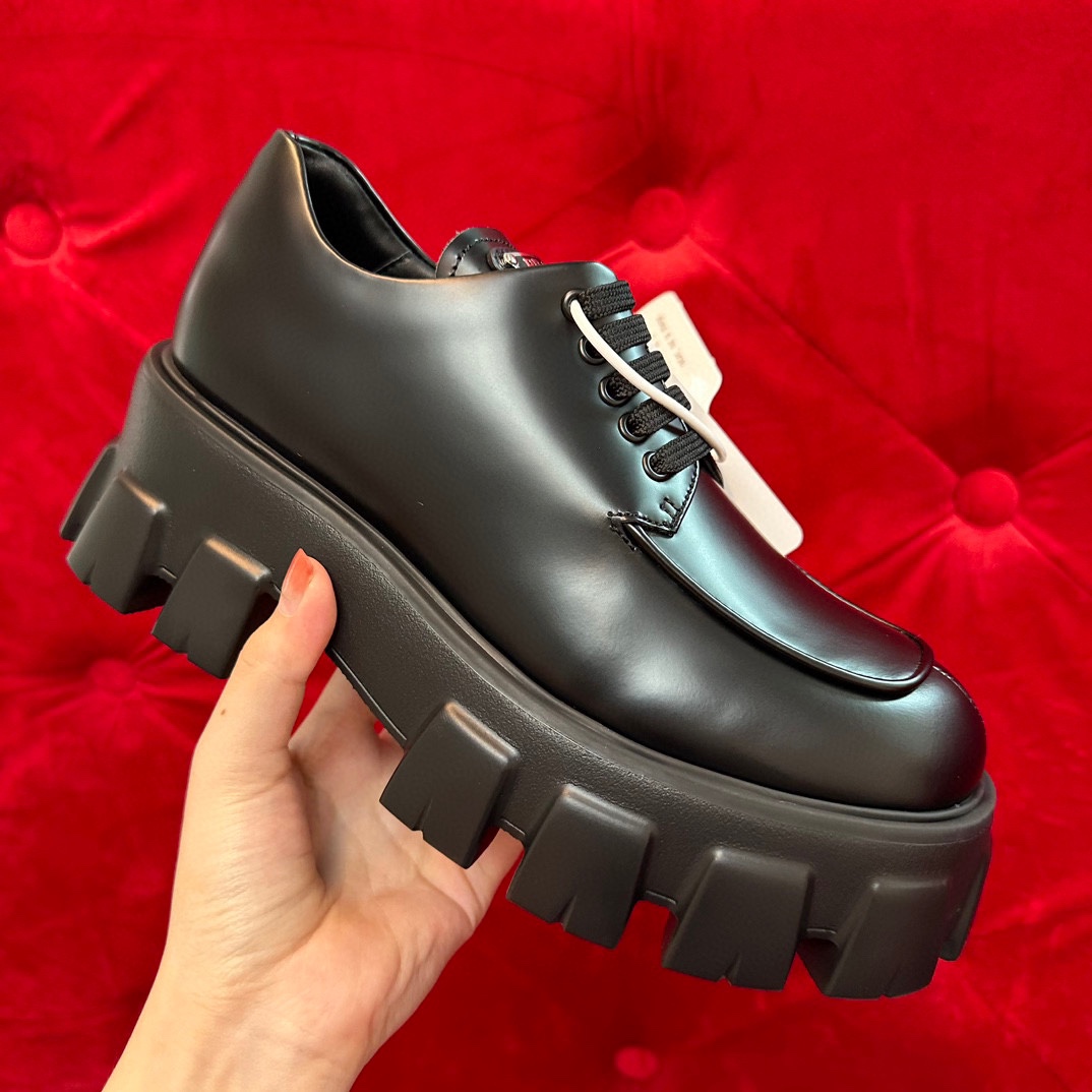 PRADA Женские лоферы на шнуровке PRADA Женские лоферы на шнуровке