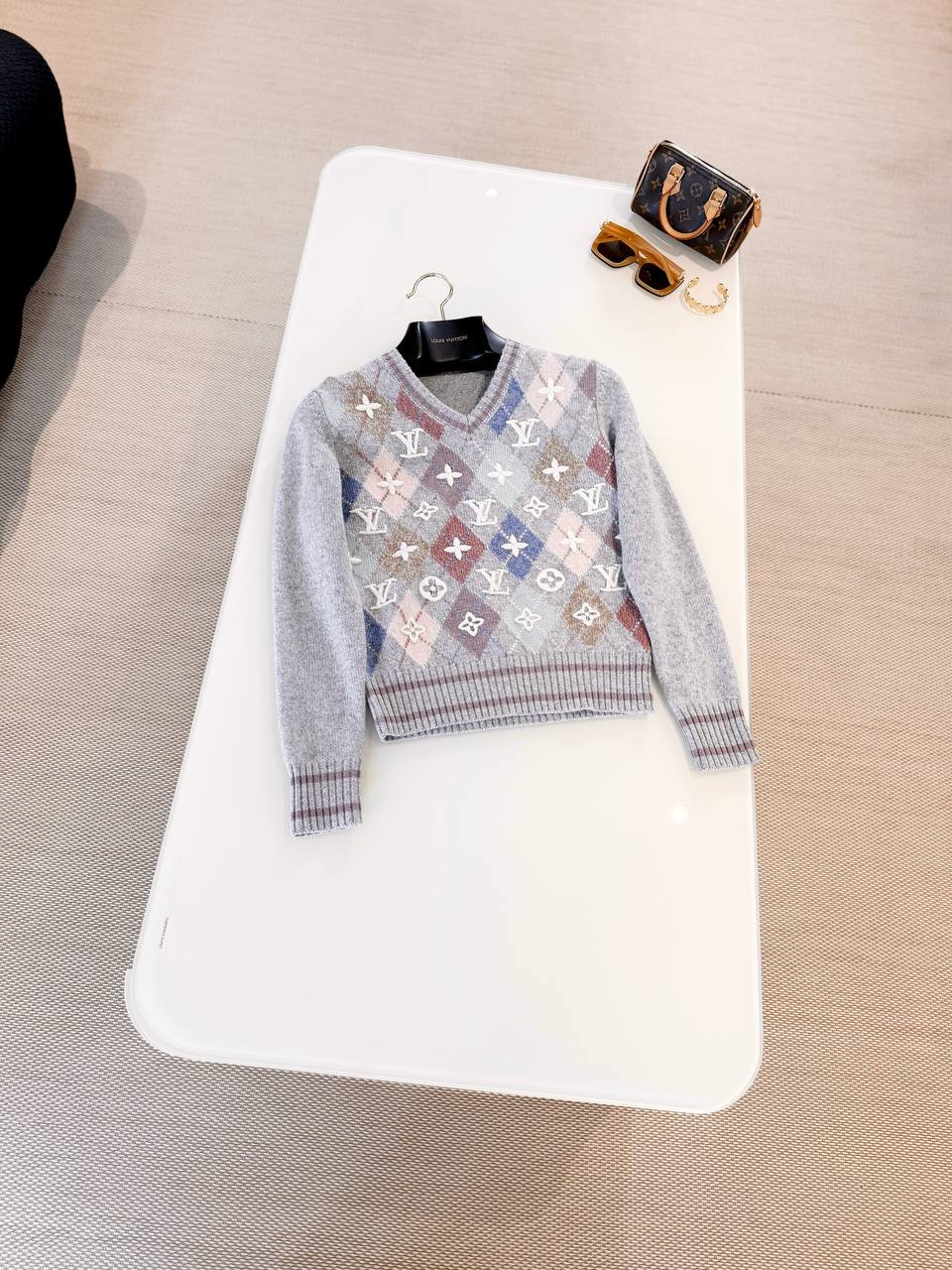 LOUIS VUITTON Женский свитер LOUIS VUITTON Женский свитер