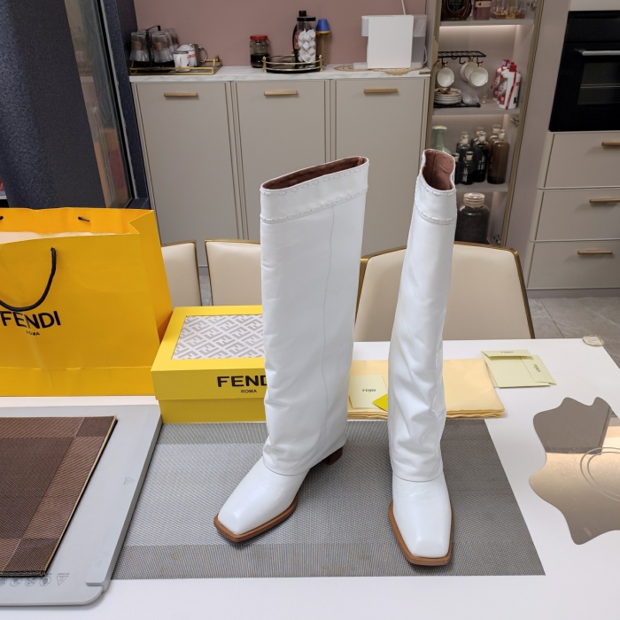 FENDI Женские сапоги