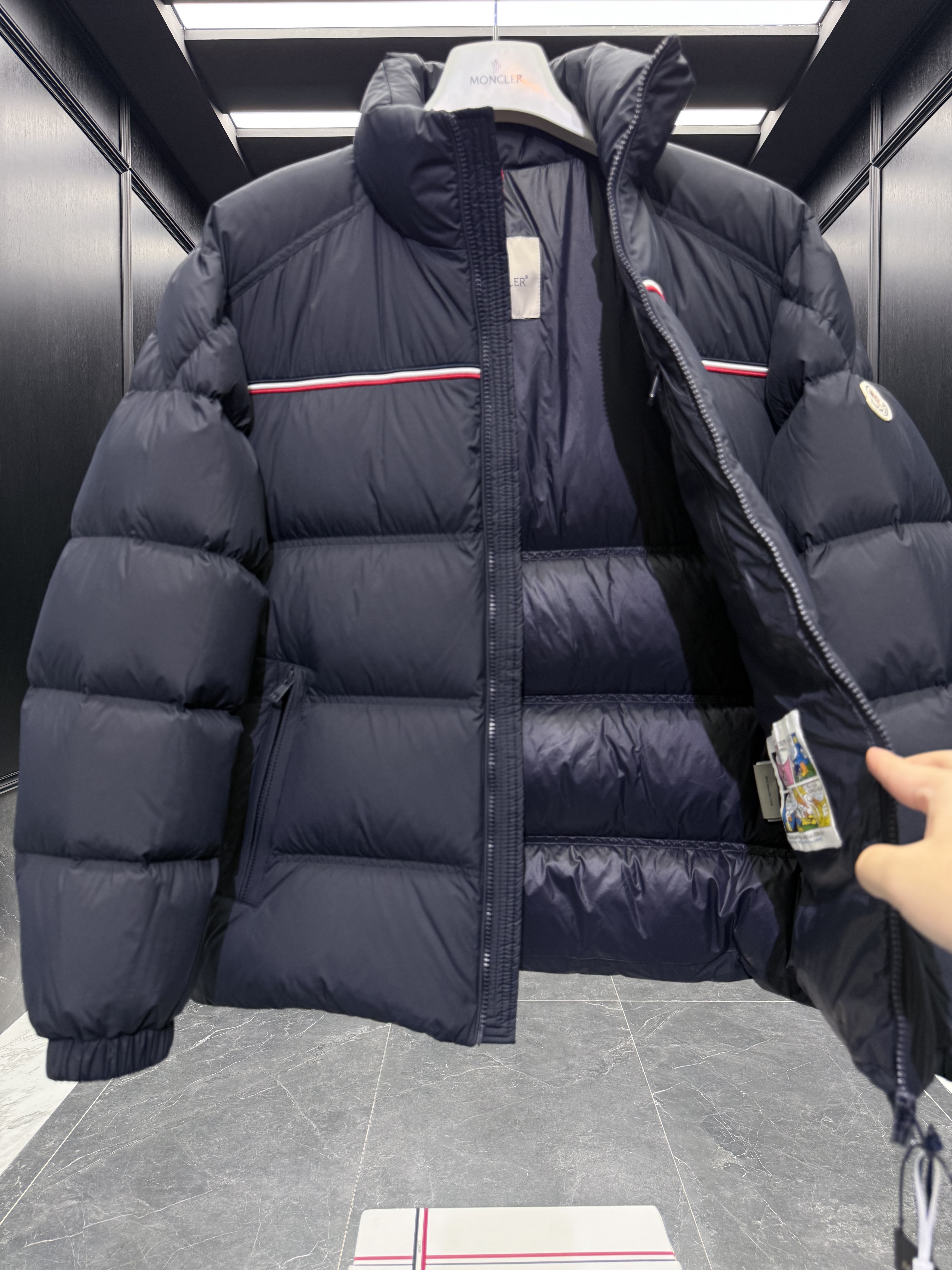 MONCLER Мужской пуховик Bouvaque