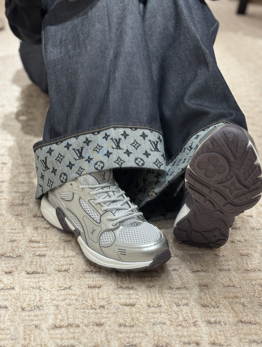 LOUIS VUITTON Женские кроссовки 