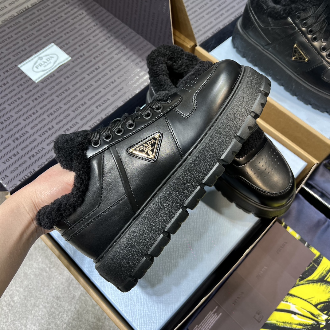 PRADA Женские ботинки на толстой подошве с мехом