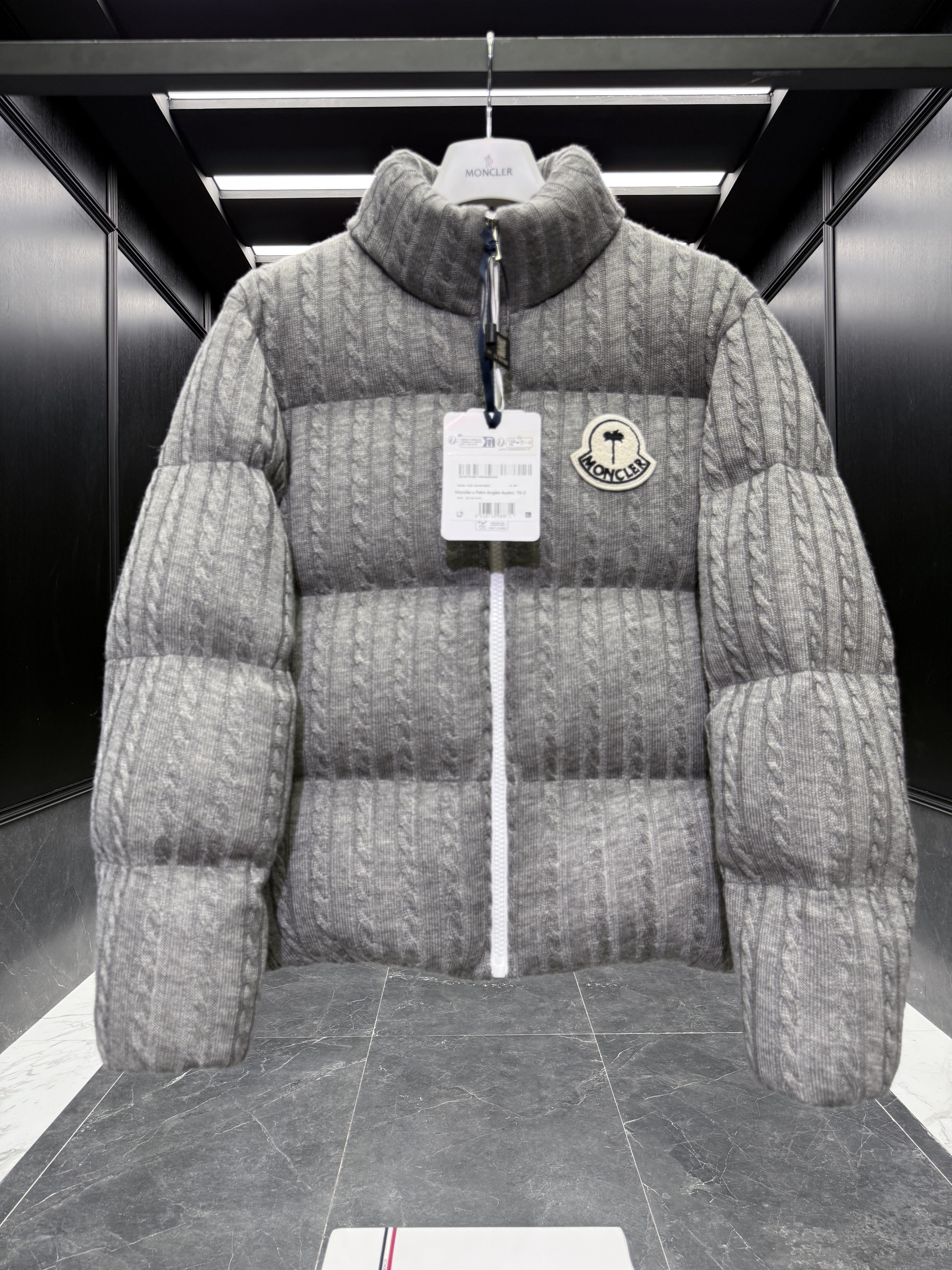 MONCLER Мужской пуховик Palms Angels MONCLER Мужской пуховик Palms Angels