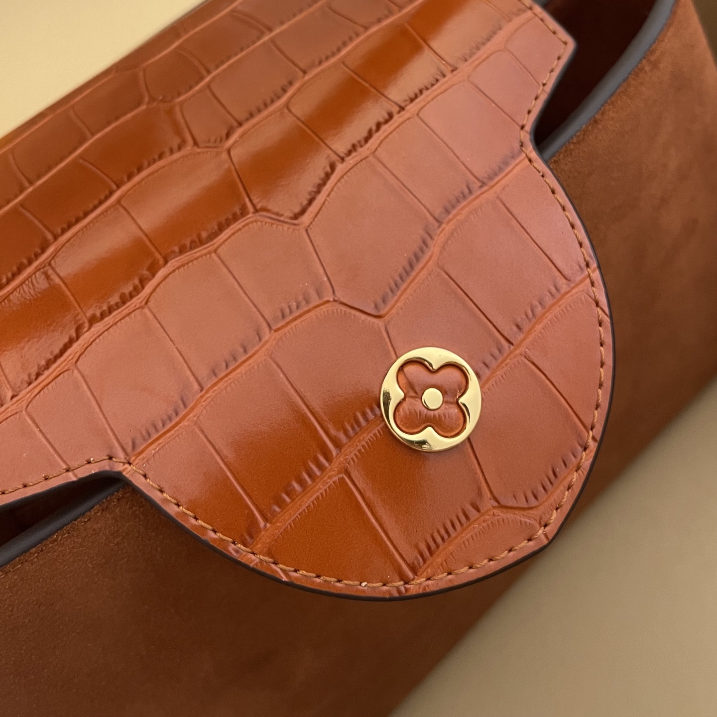 LOUIS VUITTON Женская сумка Capucines Souple M14371 LOUIS VUITTON Женская сумка Capucines Souple M14371