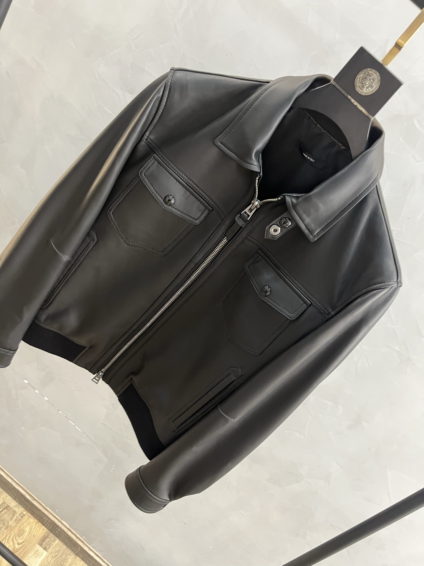 TOM FORD Мужская кожаная куртка TOM FORD Мужская кожаная куртка