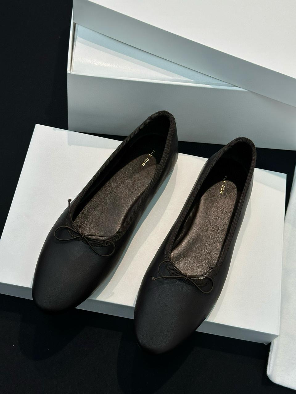 THE ROW Атласные балетки