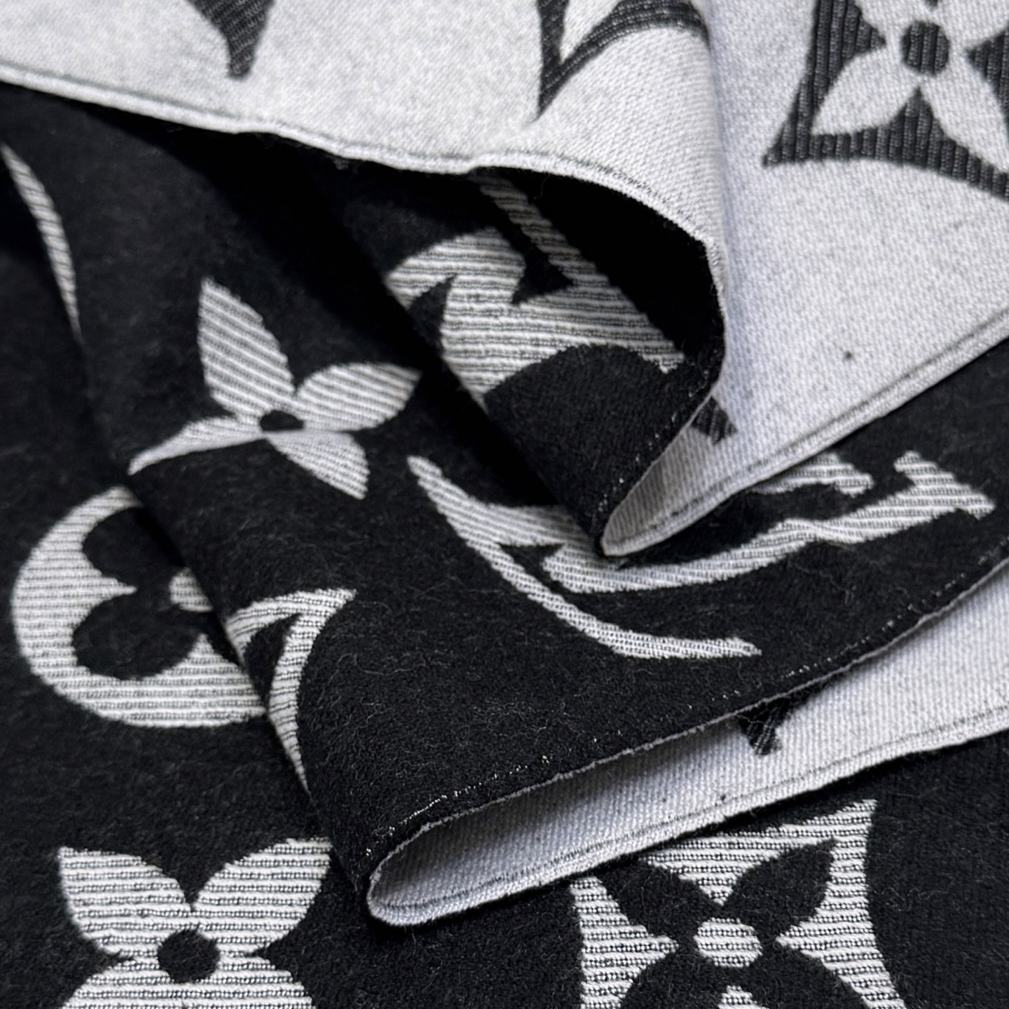 LOUIS VUITTON Женский шарф Monogram